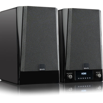SVS Prime Wireless Pro, finisaj Piano Gloss Black, perechea cu grilele montate, văzută din trei sferturi