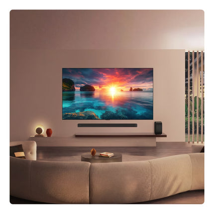 LG OLED evo AI G62LW 77 inch (194,7 cm) montat pe perete, într-un living