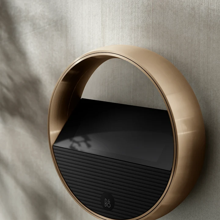 Beoremote Halo wall mount — imagine de ambianță.