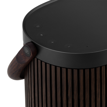Bang & Olufsen Beosound A5 în finisajul Dark Oak