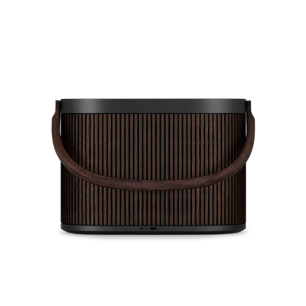 Bang & Olufsen Beosound A5 în finisajul Dark Oak — imagine oficială 1