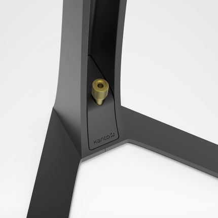 Locașul pentru adaptorul de căști din coloana suportului Kanto Audio H3, cu un adaptor jack