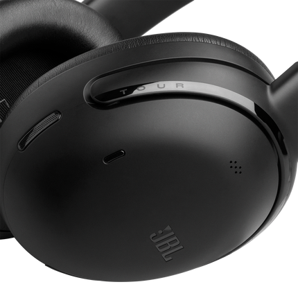 Căști over-ear wireless JBL Tour One M3 negre, detaliu cu finisajul cupei