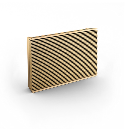 Beosound Level in Gold Tone / Light Oak, fata cu lamele de stejar deschis
