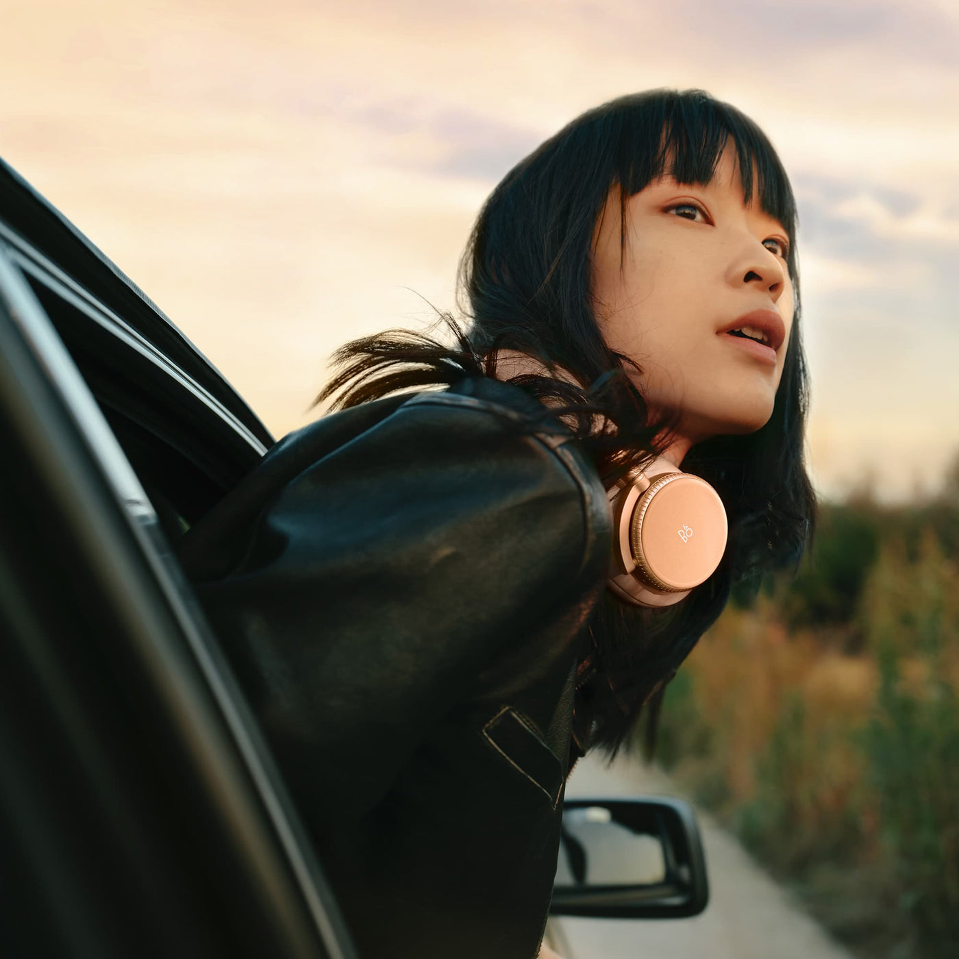 Beoplay H100 — imagine de ambianță.