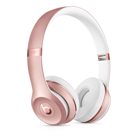 Beats Solo3 Wireless Rose Gold, vedere trei sferturi, cu marcajul solo3 pe brida
