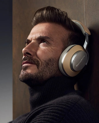 Casti Bowers & Wilkins PX8