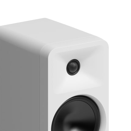 Boxe active Kanto Audio ORA4 albe, detaliu cu tweeterul cu dom de mătase