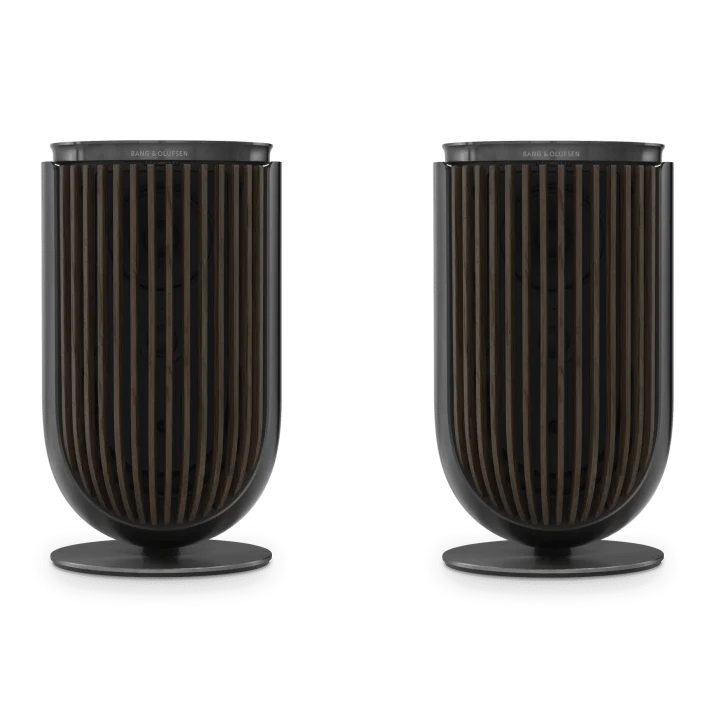 Beolab 8 – pereche, cu stativ de masă — imagine de ambianță.