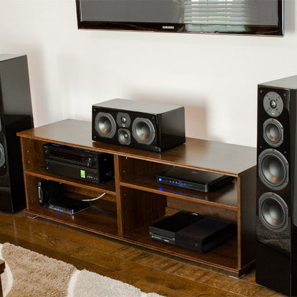 Sistem home cinema cu perechea SVS Prime Tower și boxa de centru sub televizor