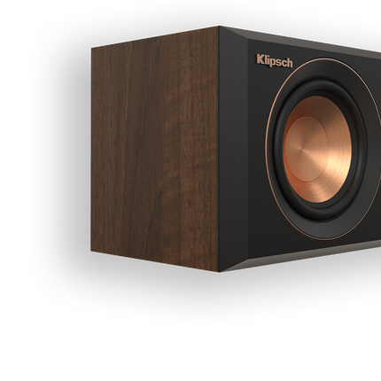 Prim-plan cu wooferele Cerametallic de cupru ale Klipsch RP-404C II in finisaj Walnut