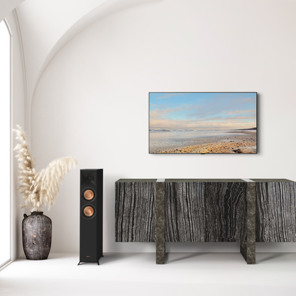 Boxe de podea Klipsch RP-5000F II intr-un interior amenajat