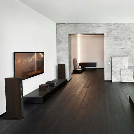 Boxe de podea Klipsch RP-5000F II intr-un interior amenajat