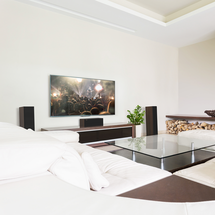 Boxe de podea Klipsch RP-5000F II intr-un interior amenajat