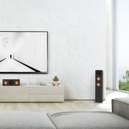 Boxe de podea Klipsch RP-5000F II intr-un interior amenajat