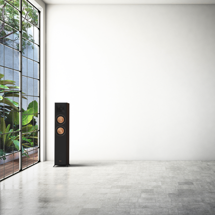 Boxe de podea Klipsch RP-5000F II intr-un interior amenajat
