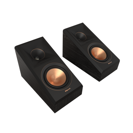 Pereche Klipsch RP-500SA II in finisaj negru, fara grile, vazuta din trei sferturi