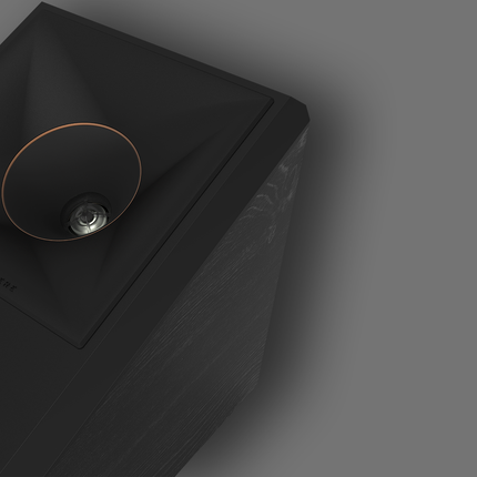 Prim-plan pe palnia Tractrix a Klipsch RP-500SA II