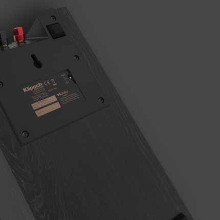 Prim-plan pe panoul din spate Klipsch RP-500SA II, cu comutatorul ATMOS / SURR si gaura de agatare