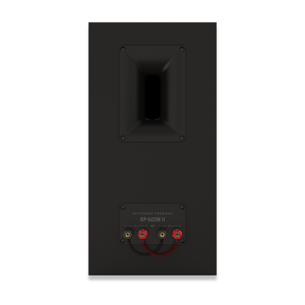 Panoul din spate al Klipsch RP-600M II cu bornele marcate Low si High si puntile montate din fabrica