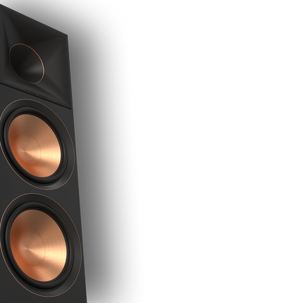 Prim-plan cu wooferele Cerametallic ale boxei Klipsch RP-8060FA II in finisaj Walnut