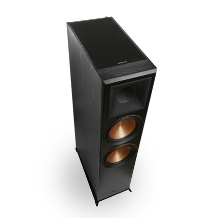 Klipsch RP-8060FA vazut de sus, cu grila modulului Dolby Atmos montata pe capacul incintei