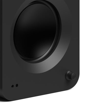 Boxe active Kanto Audio REN negre, detaliu cu butonul de volum și wooferul