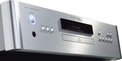 Rotel RCD-1572MKII argintiu, văzut din unghi