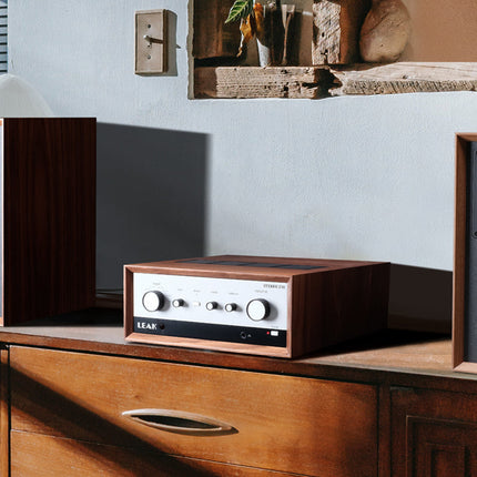 Wharfedale Super Denton — finisaj Walnut, scena de living