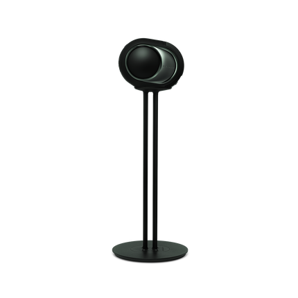 Stativ Devialet Tree Deep Forest cu trei tije subțiri și boxă Phantom Ultimate, vedere laterală, cu capacul woofer-ului