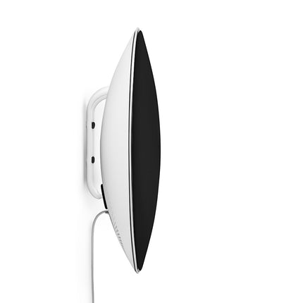 Beosound A9 în finisajul Black Anthracite — montat pe perete