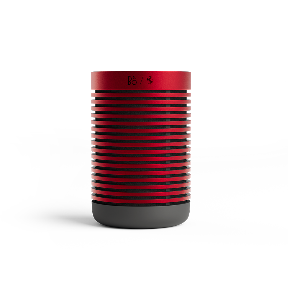 Beosound Explore Ferrari Edition, pe fundal neutru.