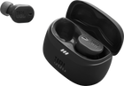 Căști JBL Tune Buds 2 (negru): carcasa de încărcare deschisă, cu o cască alături