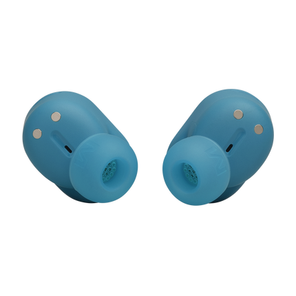 Căști JBL Tune Buds 2 (turcoaz): perechea de căști văzută dinspre ureche