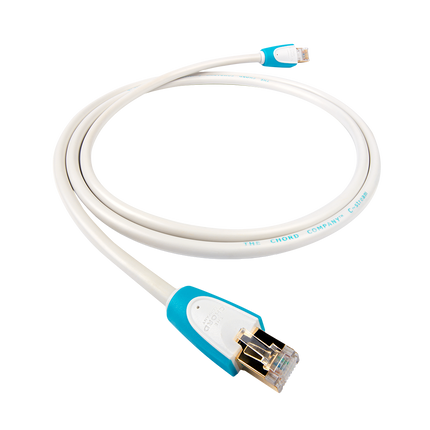 Chord Company C-stream, cablu de streaming alb cu mufe RJ45 și carcase turcoaz, vedere de ansamblu