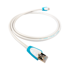 Chord Company C-stream, cablu de streaming alb cu mufe RJ45 și carcase turcoaz, vedere de ansamblu