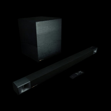 Subwooferul si bara Klipsch Cinema 800 alaturate, care arata raportul de marimi