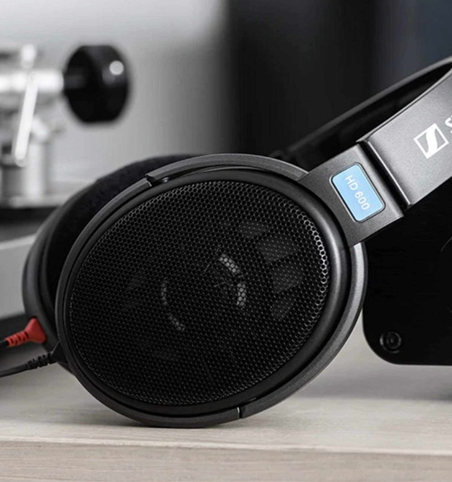 Casti Hi-Fi Sennheiser NEW HD 600 – www.AudioMonkey.ro Casti Hi-Fi Sennheiser NEW HD 600 – www.AudioMonkey.ro