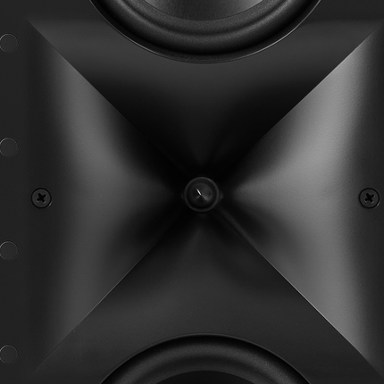 Detaliu al palniei simetrice HDI a JBL Synthesis SCL-9XL, cu driverul cu compresie in centru