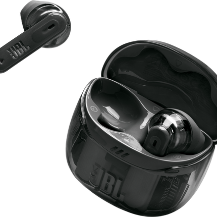 Căști JBL Tune Flex 2 (Ghost Black): carcasa de încărcare deschisă, cu o cască alături
