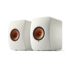 KEF LS50 Wireless II, finisaj Mineral White, vedere din față și lateral