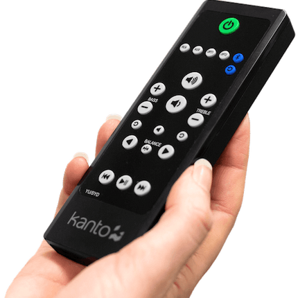 Telecomanda boxelor Kanto Audio YU, ținută în mână