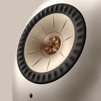 Driverul Uni-Q® gen. 12 — detaliu, finisaj Dusk Titanium