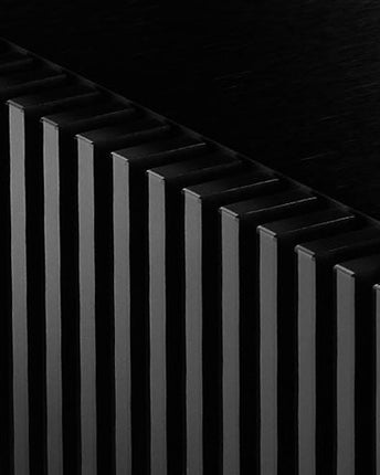 Detaliu cu aripioarele de aluminiu ale carcasei Naim NAC 332