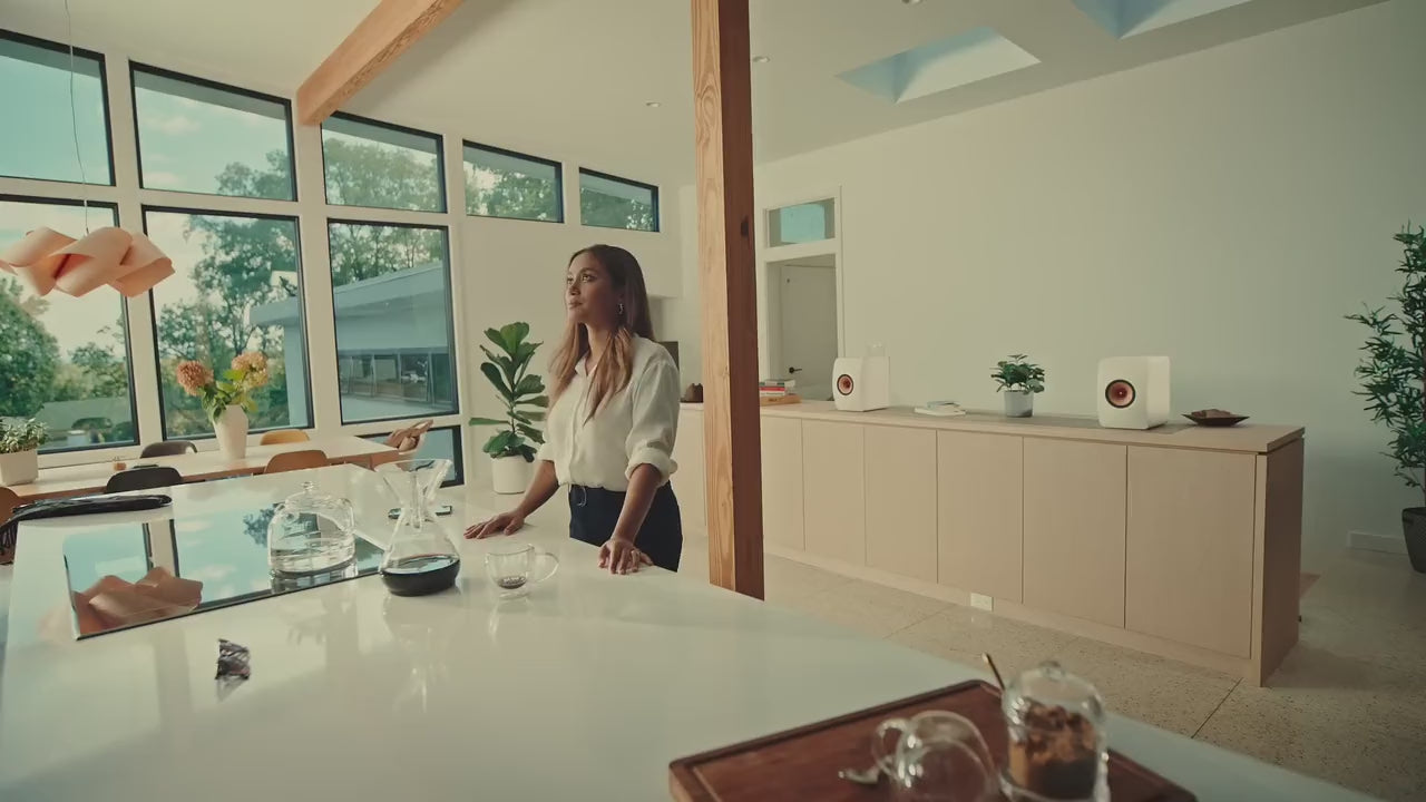 KEF LS50 Wireless II — video oficial KEF, hero loop (fără sunet)