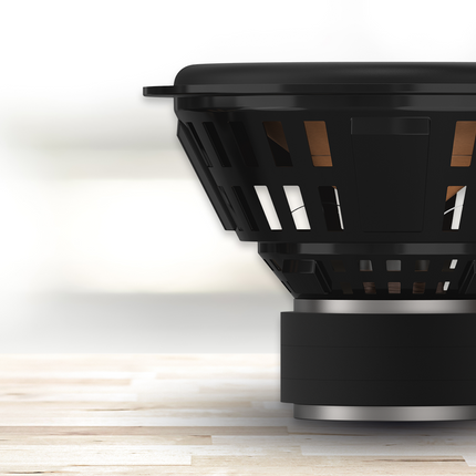 Difuzorul Cerametallic al lui Klipsch RP-1200SW, văzut din lateral, în afara incintei
