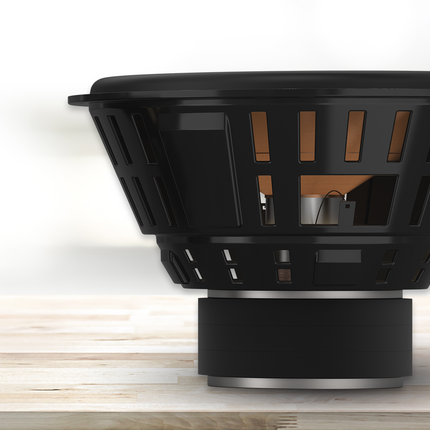 Difuzorul Cerametallic al Klipsch RP-1600SW, vazut din lateral in afara incintei