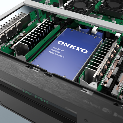 Interiorul Onkyo TX-RZ70: transformatorul de putere ecranat, radiatoarele si ventilatoarele de racire