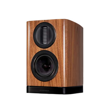 Wharfedale Aura 1 — finisaj Walnut, fundal transparent