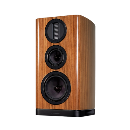 Wharfedale Aura 2 — finisaj Walnut, fundal transparent